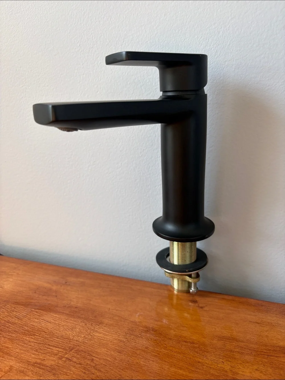 Single-Handle Bathroom Faucet in Matte Black